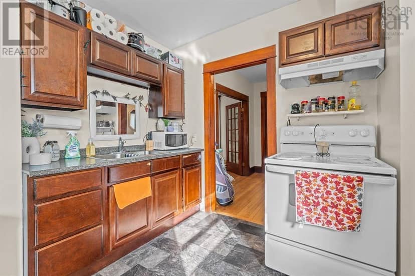 217-219 Albert Street — photo 13 of 32