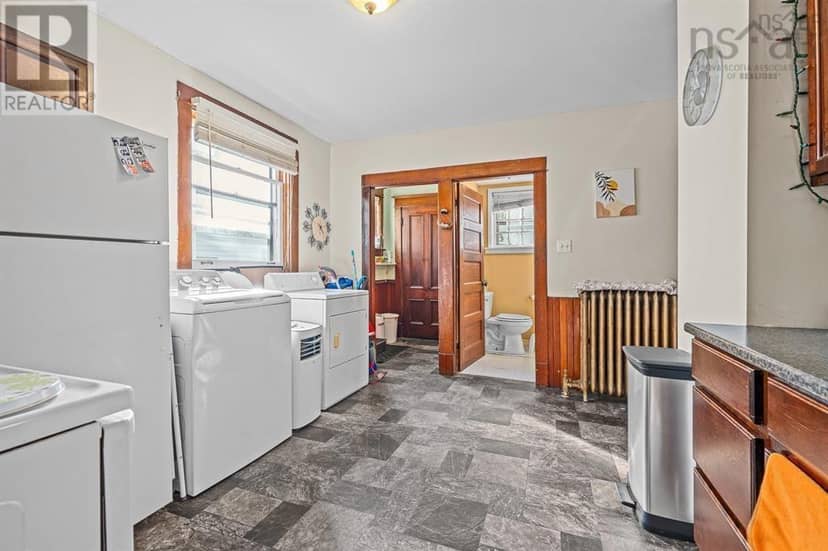 217-219 Albert Street — photo 15 of 32