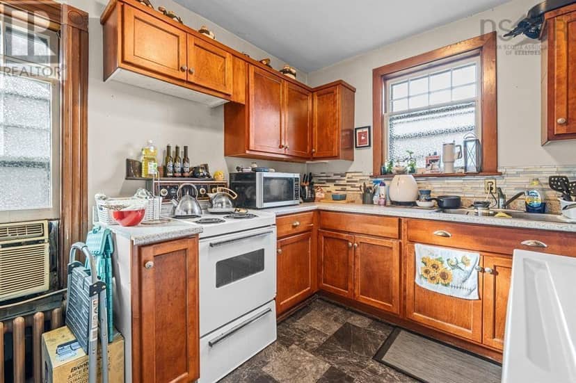 217-219 Albert Street — photo 21 of 32