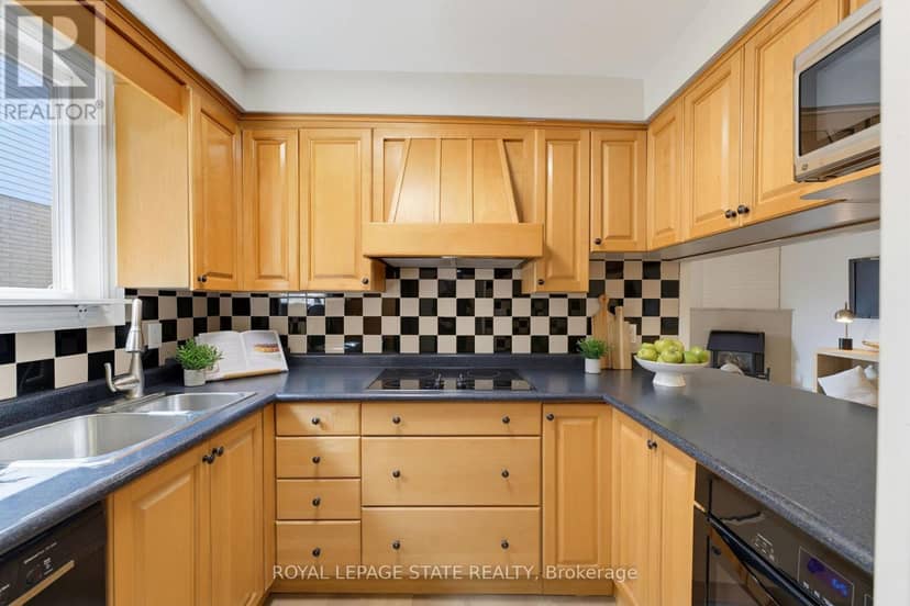 32 Silvervine Drive — photo 9 of 35