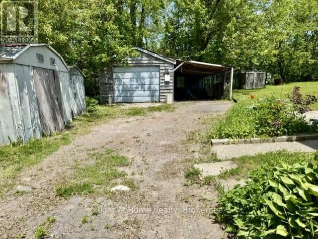 118 Percy Crescent — photo 9 of 14