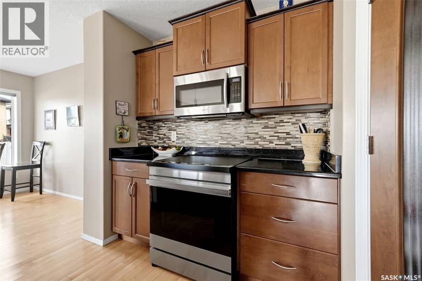 8097 Wascana Gardens Crescent — photo 10 of 40