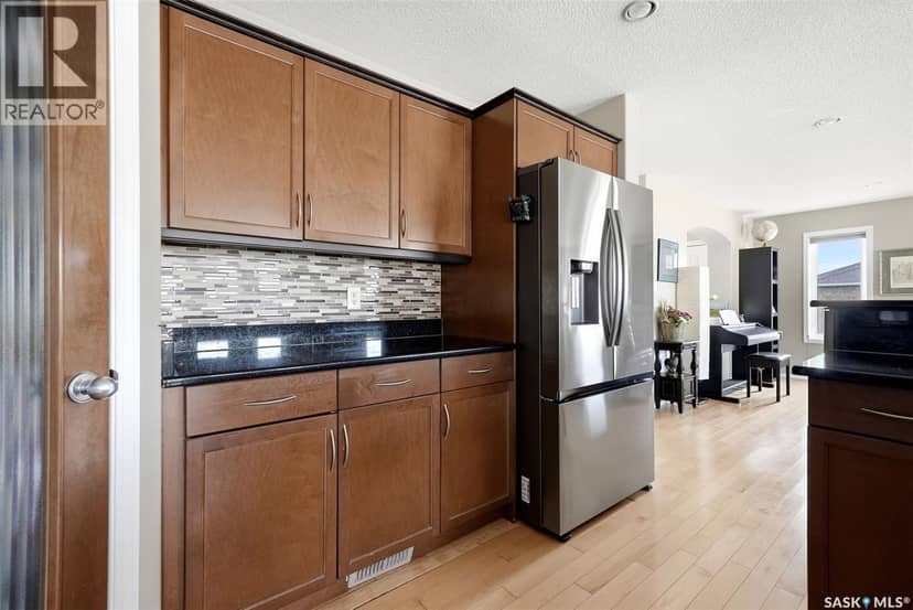 8097 Wascana Gardens Crescent — photo 11 of 40