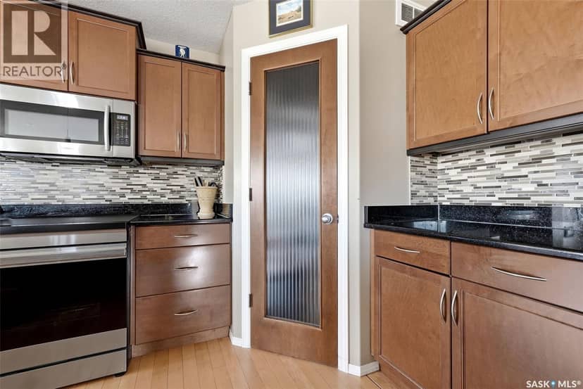 8097 Wascana Gardens Crescent — photo 13 of 40