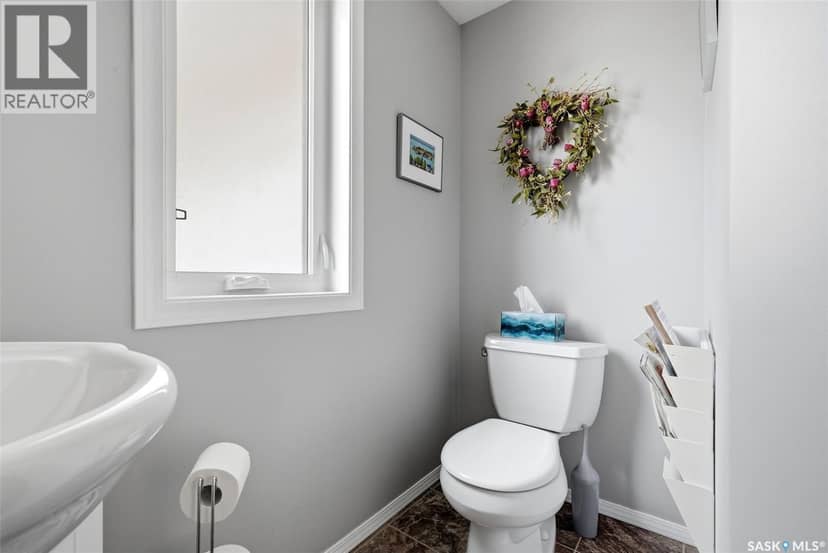 8097 Wascana Gardens Crescent — photo 17 of 40