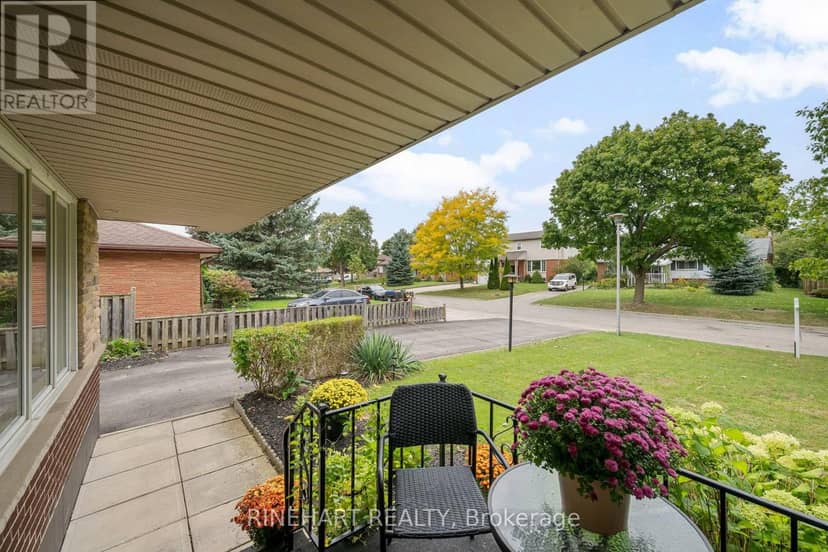 311 Burlington Crescent, London South, photo 4