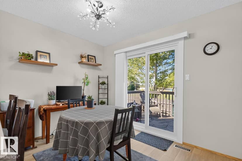 10860 11 AV NW — photo 11 of 40