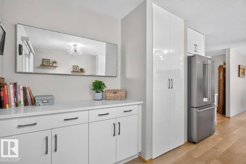 10860 11 AV NW — photo 14 of 40