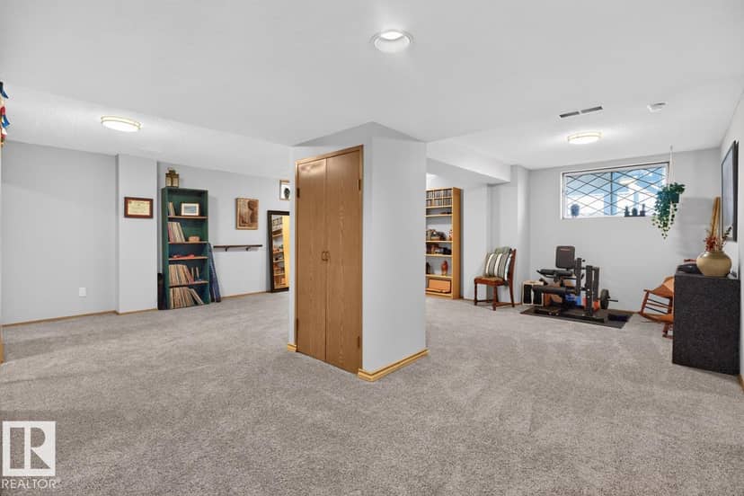 10860 11 AV NW — photo 27 of 40