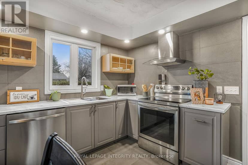 84 Lalande Crescent — photo 10 of 29