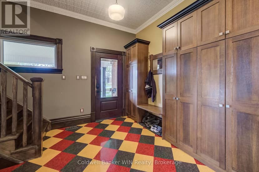 310 Main Street W, Minto, photo 5