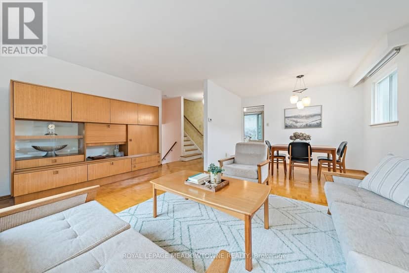 38 Jasper Crescent — photo 11 of 38
