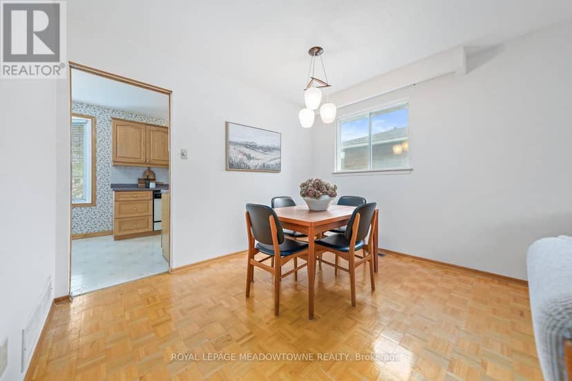 38 Jasper Crescent — photo 12 of 38