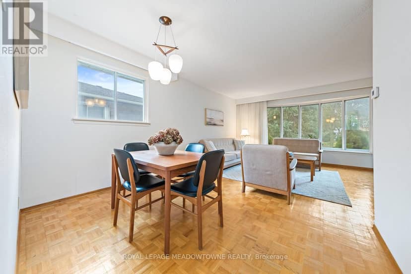 38 Jasper Crescent — photo 13 of 38