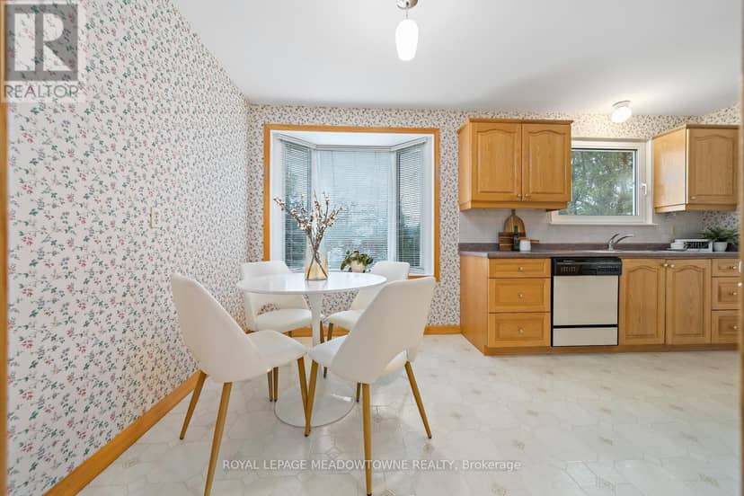 38 Jasper Crescent — photo 14 of 38