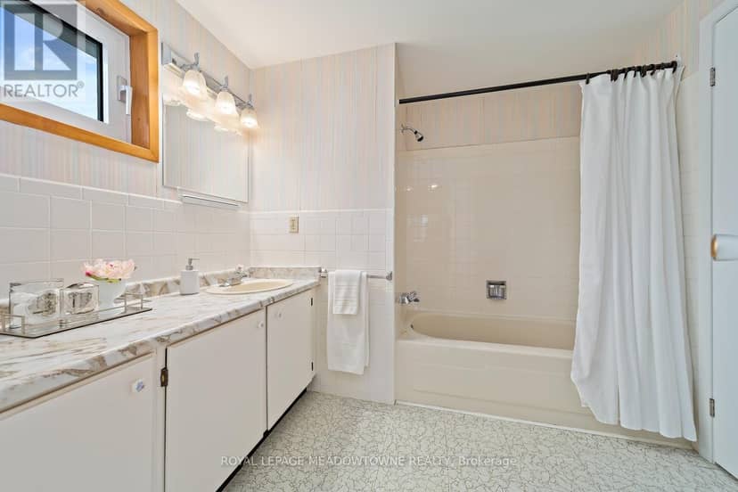 38 Jasper Crescent — photo 27 of 38
