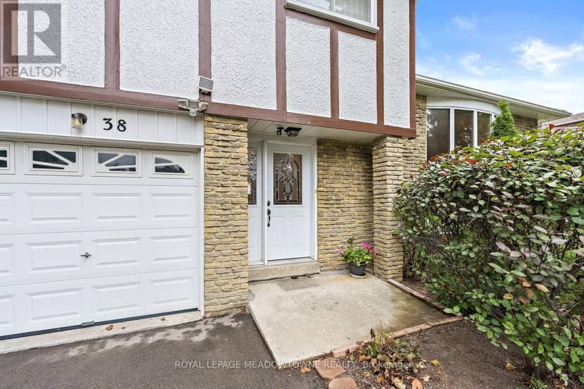 38 Jasper Crescent — photo 4 of 38