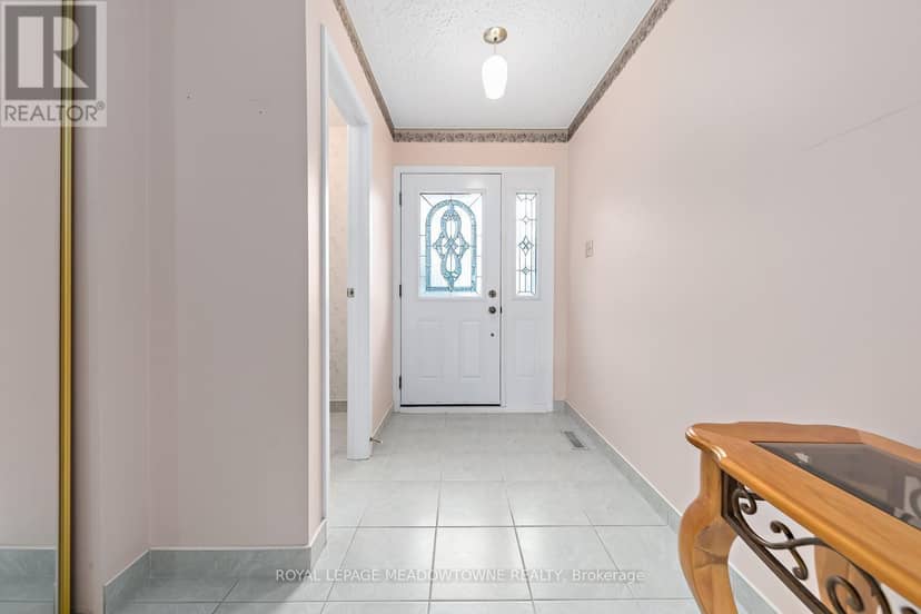 38 Jasper Crescent — photo 5 of 38
