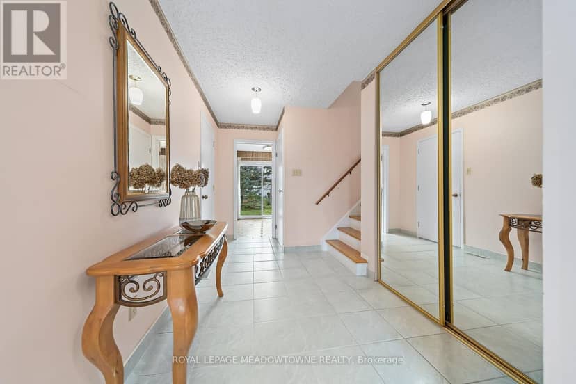 38 Jasper Crescent — photo 7 of 38
