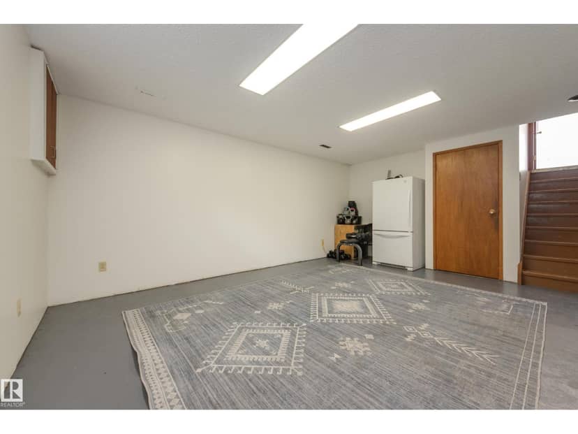 77 Beacon Cr — photo 29 of 38
