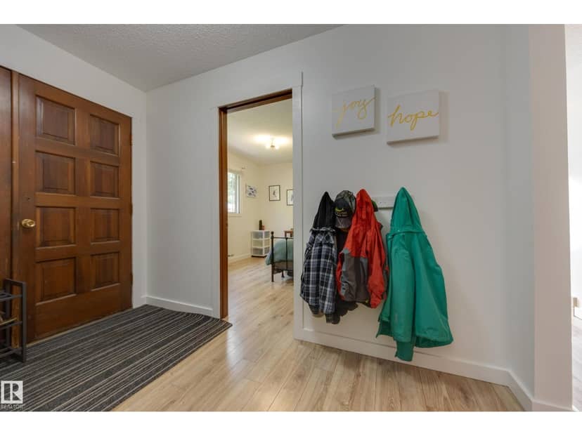 77 Beacon Cr — photo 19 of 38