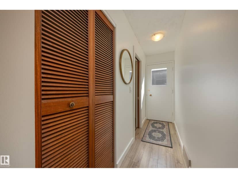 77 Beacon Cr — photo 17 of 38