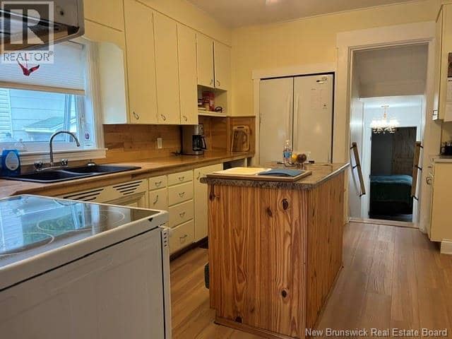 220 Maple Avenue — photo 10 of 28