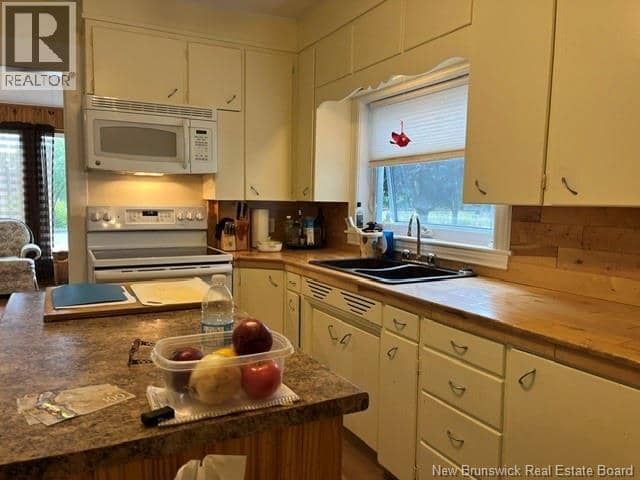 220 Maple Avenue — photo 11 of 28