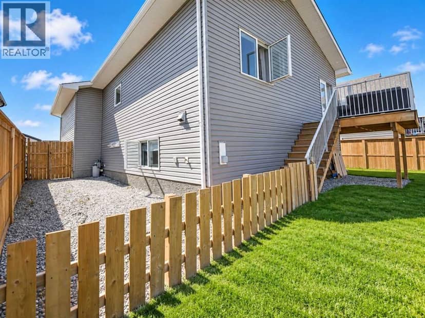 670 Anderson Close NW, Diamond Valley, photo 3