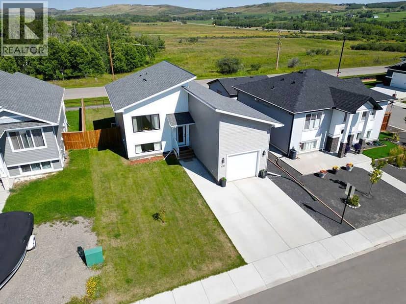 670 Anderson Close NW, Diamond Valley, photo 2