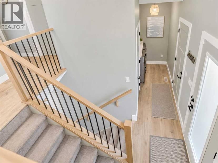 670 Anderson Close NW, Diamond Valley, photo 5