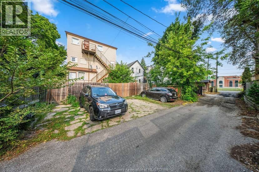 771 Chilver Road — photo 8 of 40