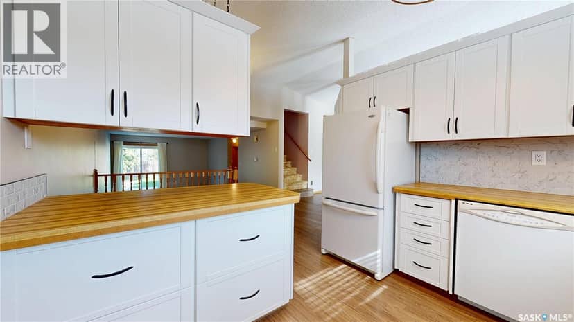 6418 Dalgliesh Drive — photo 10 of 40