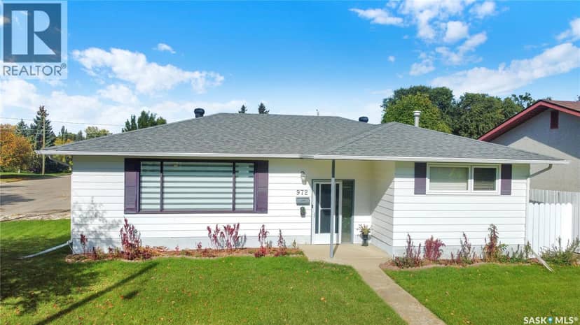 972 Simcoe Street, Moose Jaw