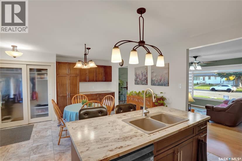 972 Simcoe Street — photo 14 of 40