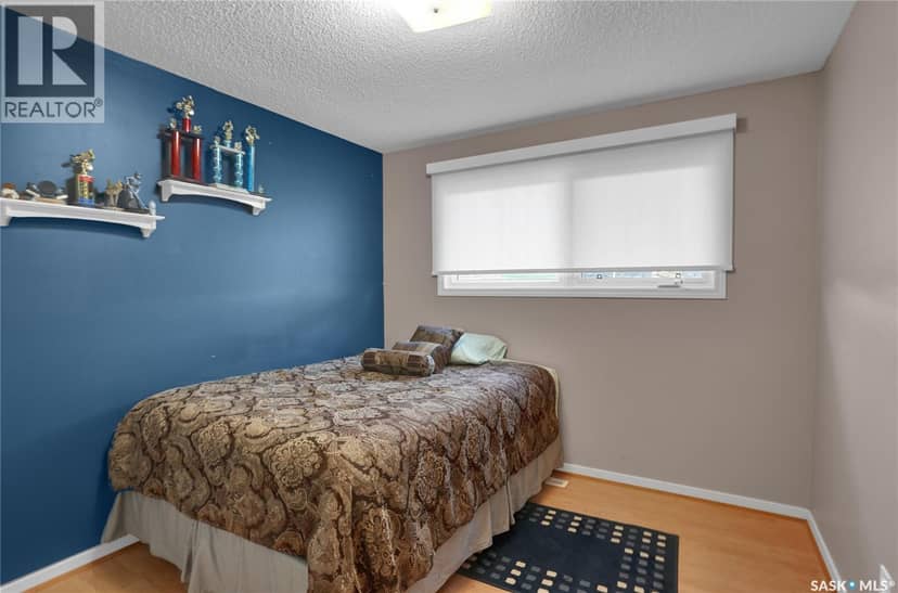 972 Simcoe Street — photo 17 of 40