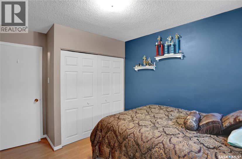 972 Simcoe Street — photo 18 of 40