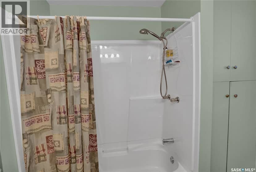 972 Simcoe Street — photo 23 of 40