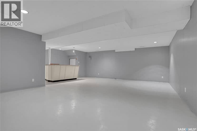 972 Simcoe Street — photo 32 of 40