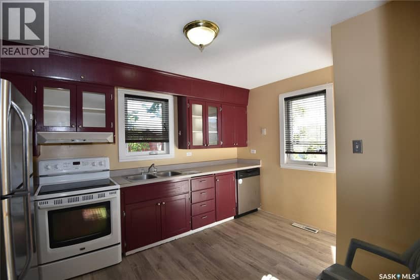 302 Centre STREET — photo 3 of 23