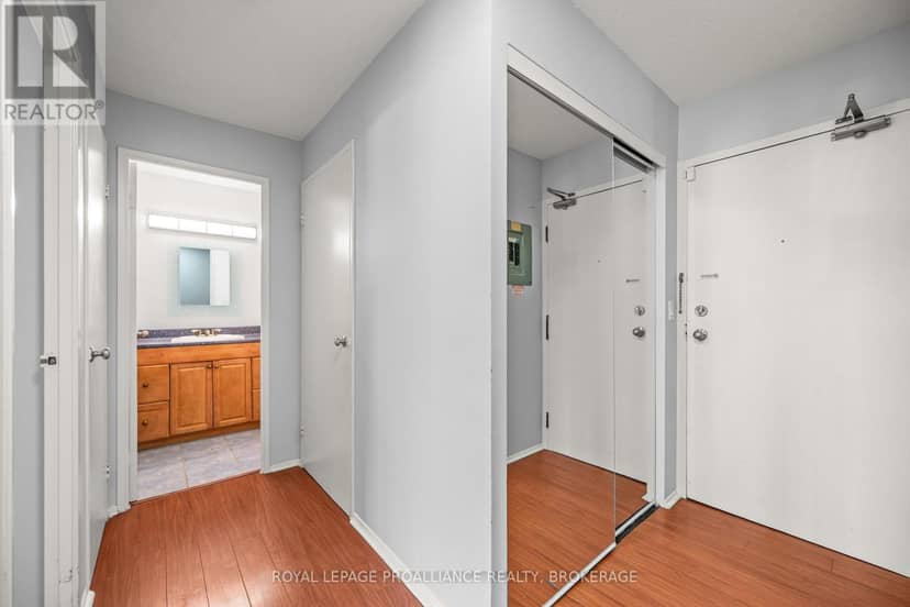 112 - 17 Eldon Hall Place — photo 11 of 34