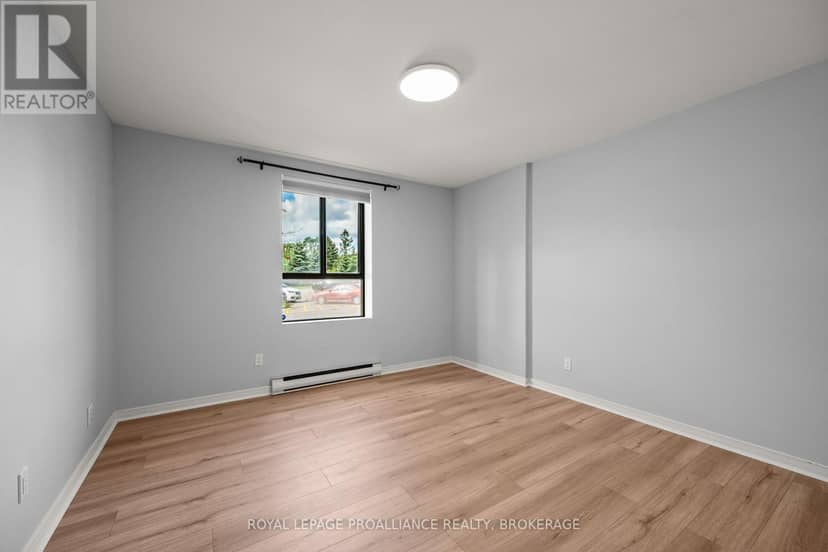 112 - 17 Eldon Hall Place — photo 17 of 34