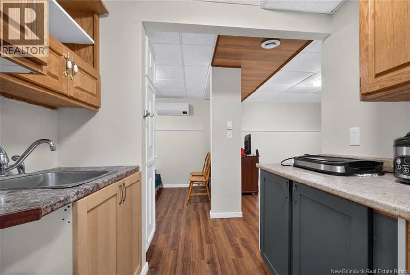 39 Kenmore Drive — photo 9 of 40