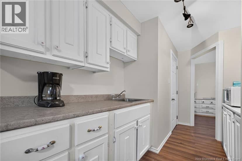 39 Kenmore Drive — photo 2 of 40