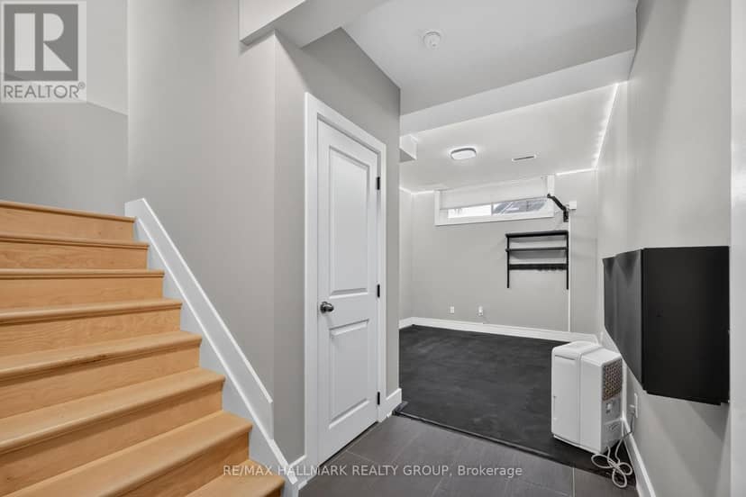 1559 Queensdale Avenue — photo 38 of 40