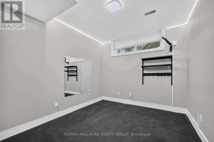 1559 Queensdale Avenue — photo 39 of 40
