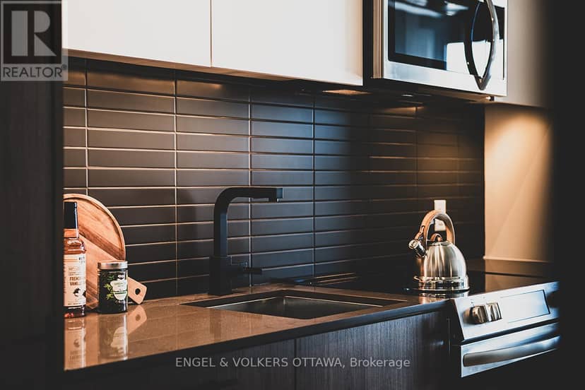 709 - 10 James Street — photo 19 of 40