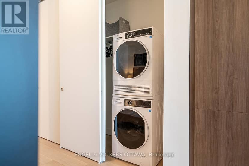 709 - 10 James Street — photo 29 of 40