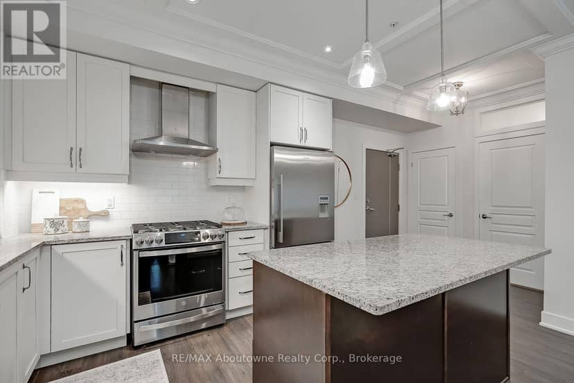102 - 128 Garden Drive, Oakville, photo 2