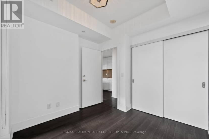 303 - 32 Davenport Road — photo 14 of 27
